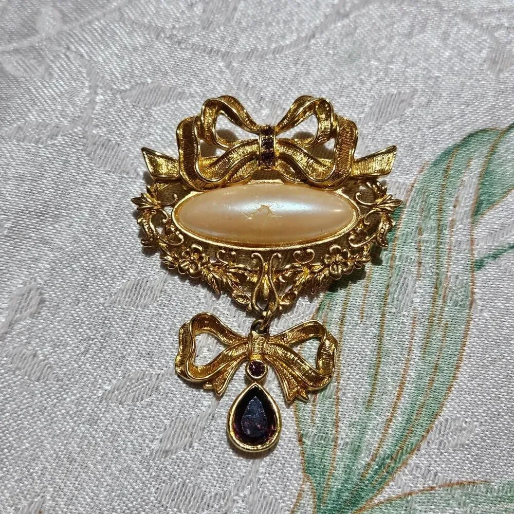 vintage romantic whimsical dangling gold tone purple stone brooch